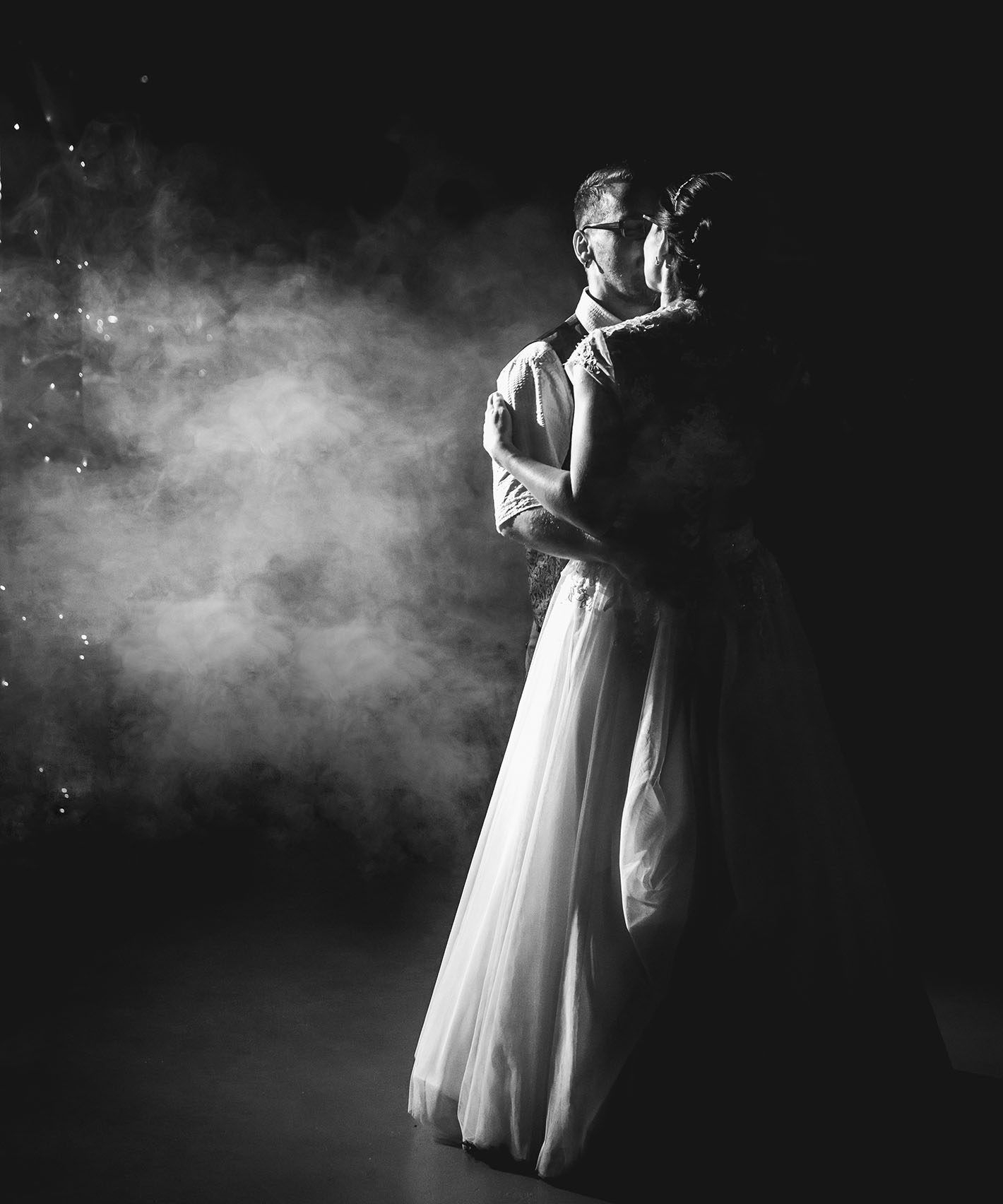 Hochzeitsfotografie Brautpaar Shooting Portraitfotografie Lowkey Hochzeitstanz